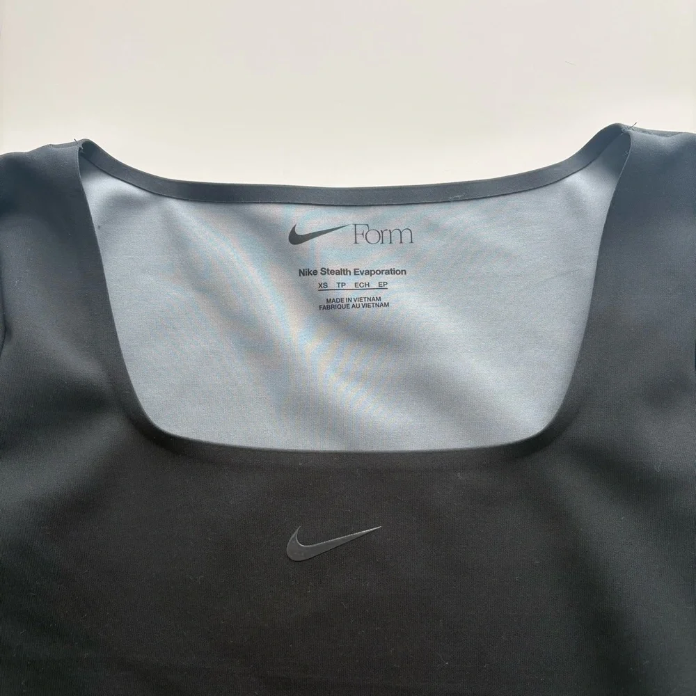 Women’s Nike Form Stealth Evaporation Long Sleeve Bodysuit Shirt XS MSRP $80 - Picture 3 of 8